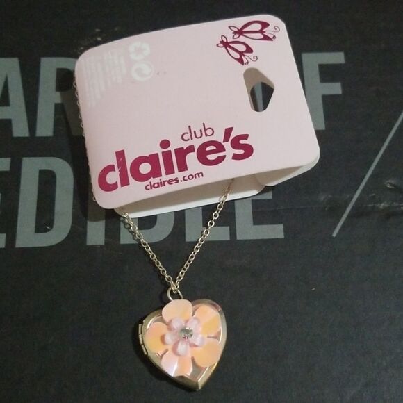 Claire's heart locket - Picture 1 of 4